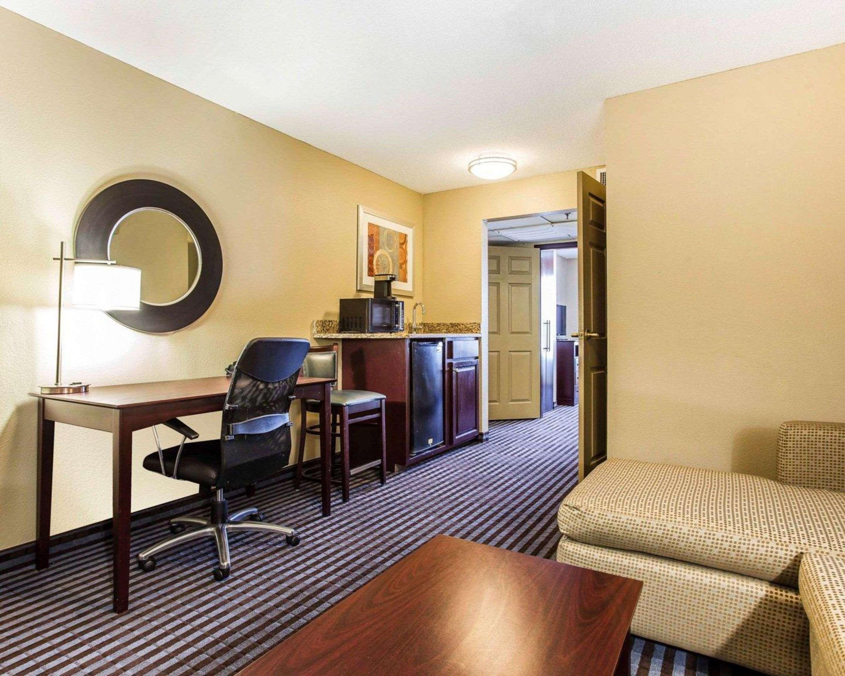 Comfort Inn & Suites Ballpark Area Смирна Экстерьер фото
