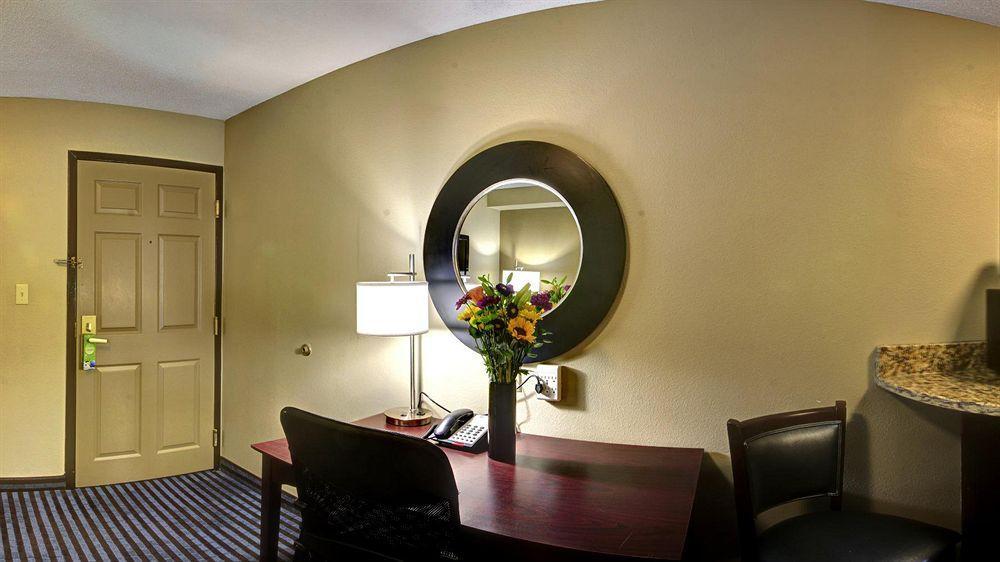 Comfort Inn & Suites Ballpark Area Смирна Экстерьер фото